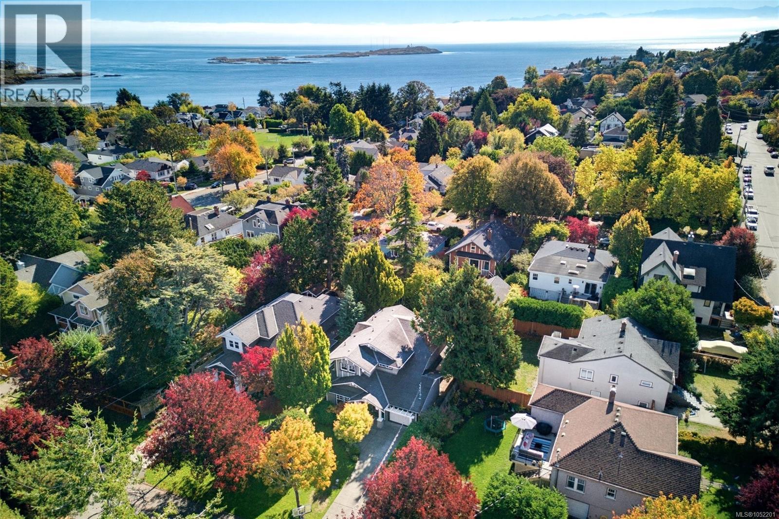  2171 Bartlett Avenue, Oak Bay