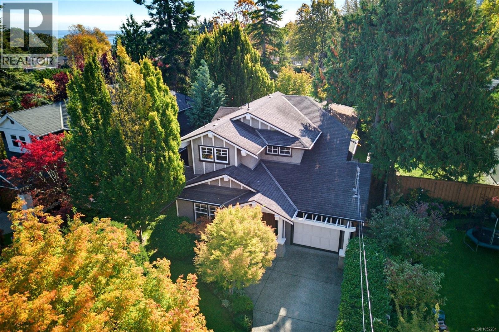  2171 Bartlett Avenue, Oak Bay