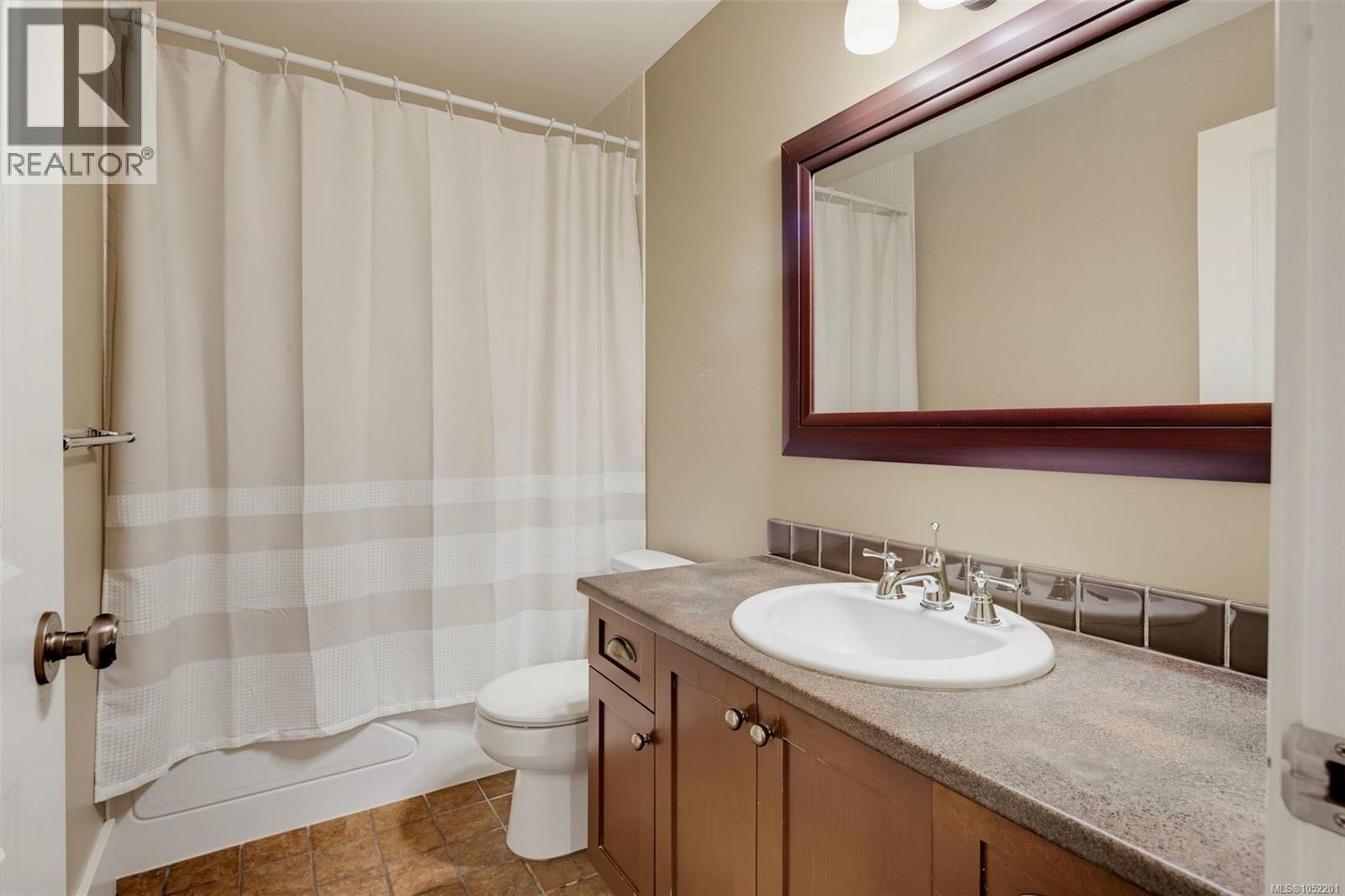  2171 Bartlett Avenue, Oak Bay