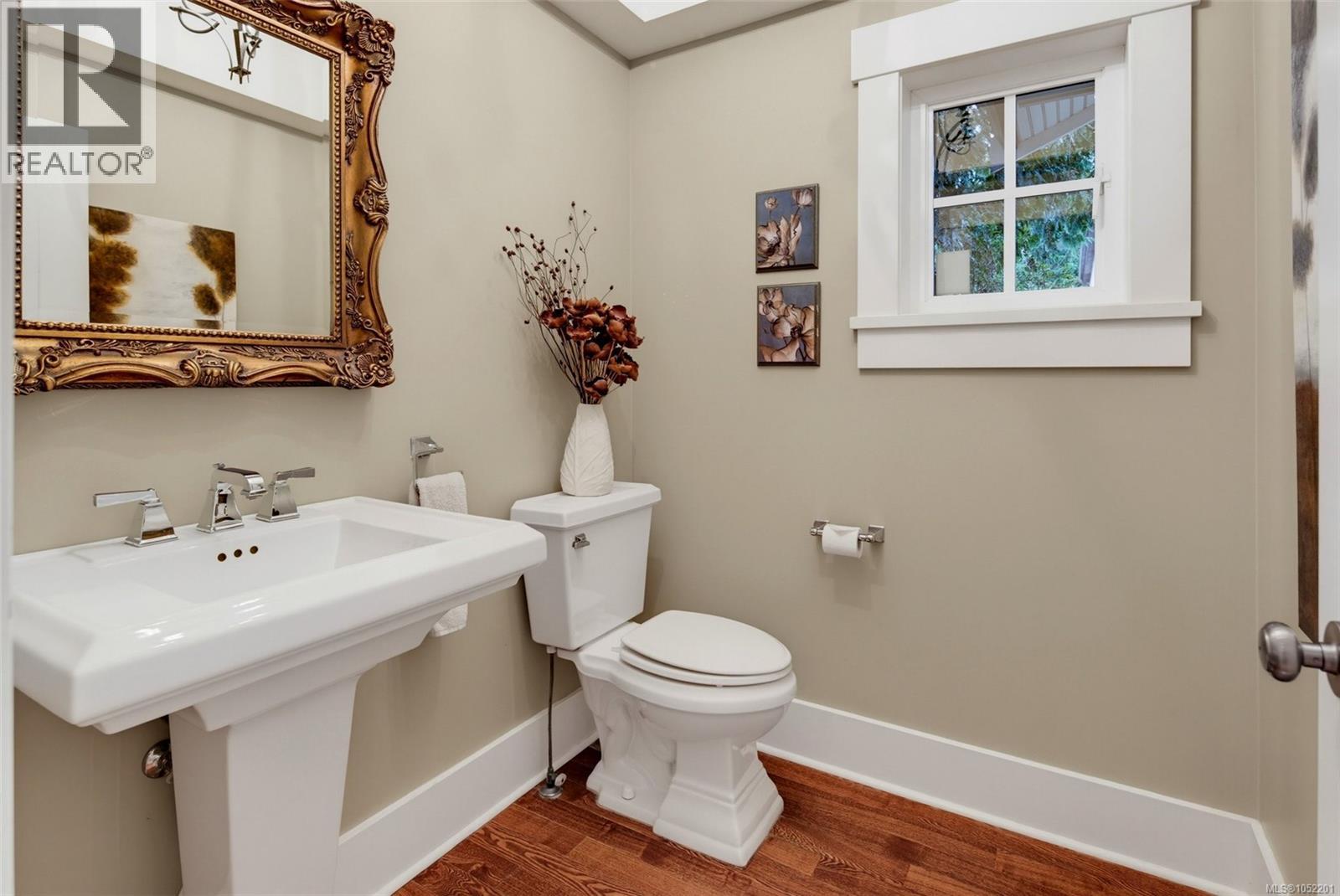  2171 Bartlett Avenue, Oak Bay