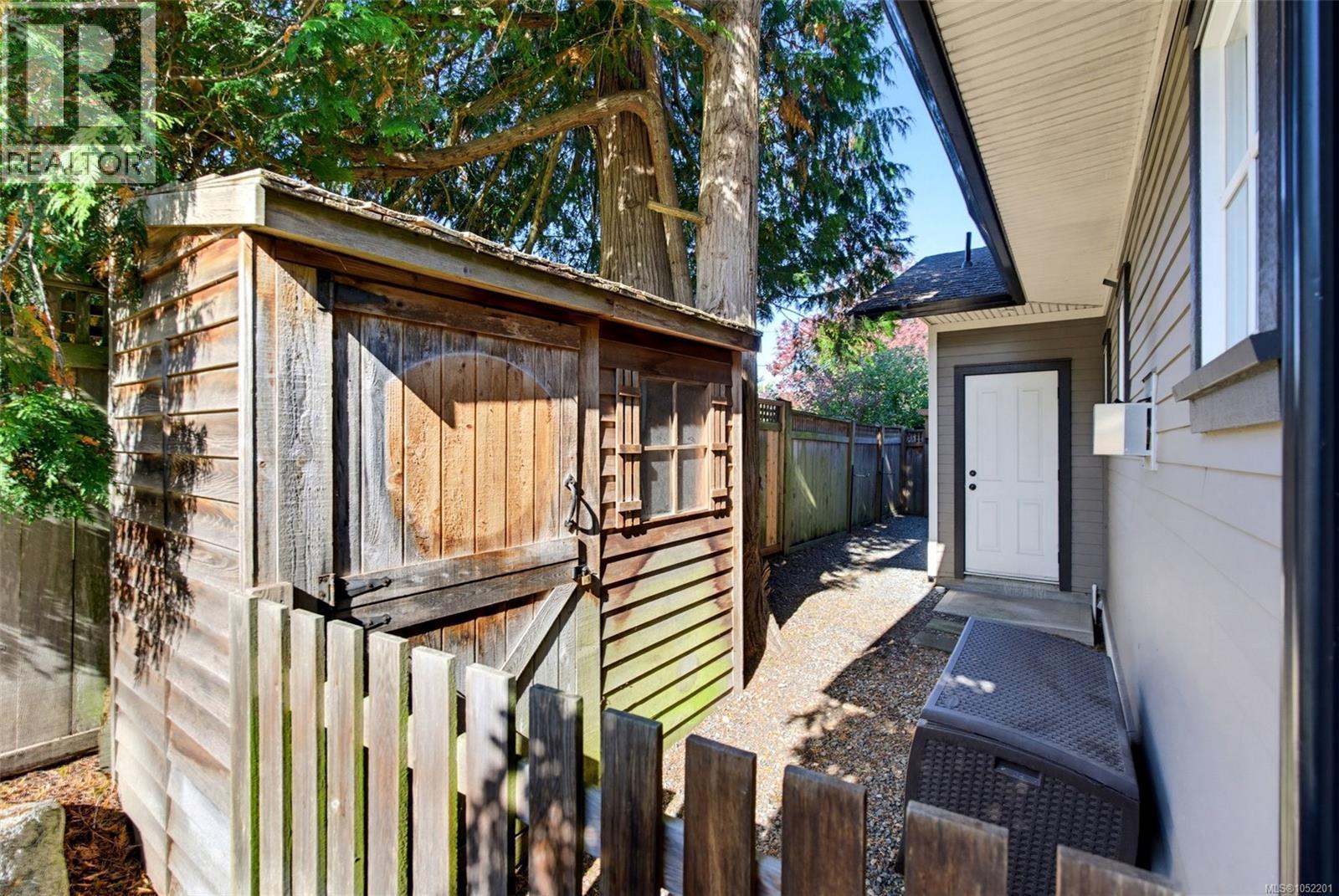 2171 Bartlett Ave - 34