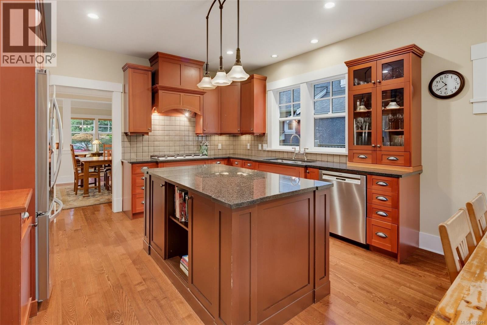  2171 Bartlett Avenue, Oak Bay