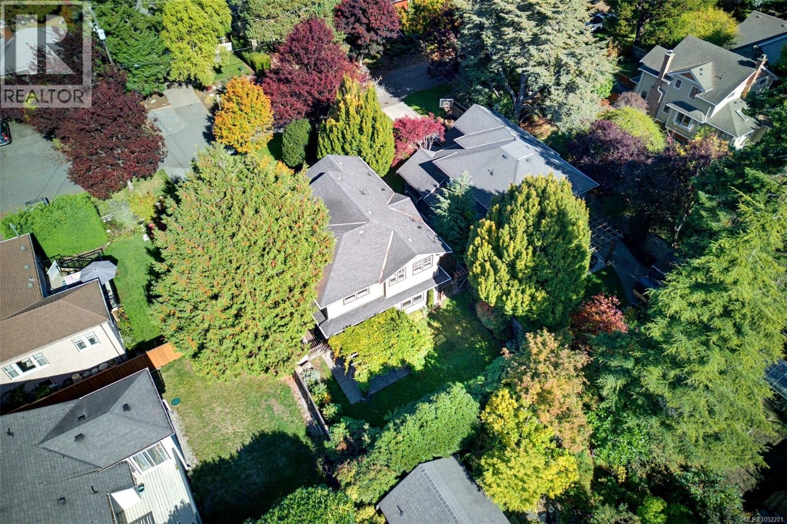  2171 Bartlett Avenue, Oak Bay