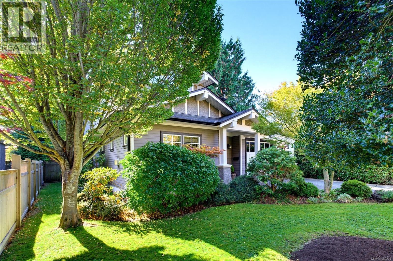  2171 Bartlett Avenue, Oak Bay