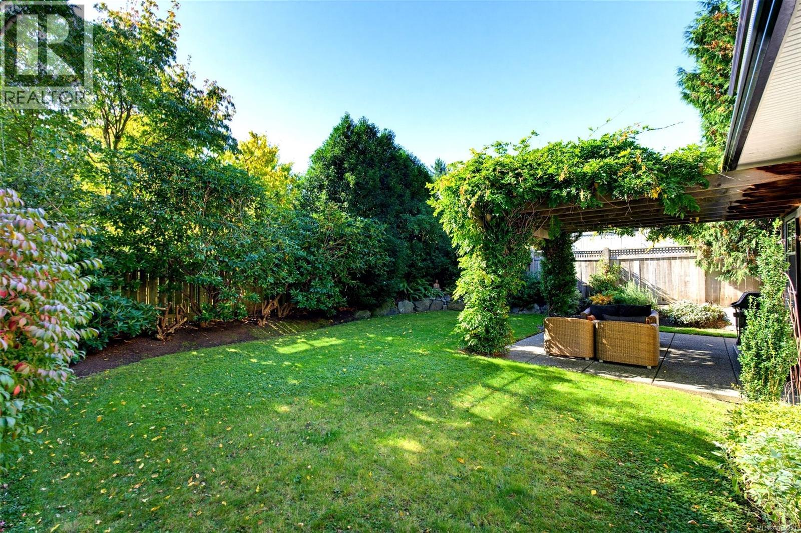  2171 Bartlett Avenue, Oak Bay