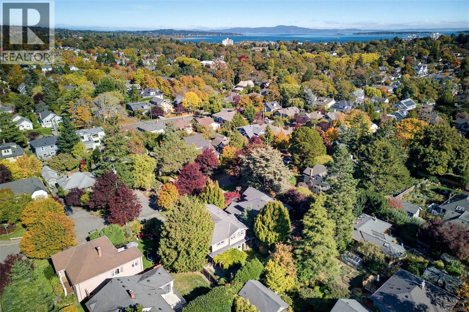  2171 Bartlett Avenue, Oak Bay