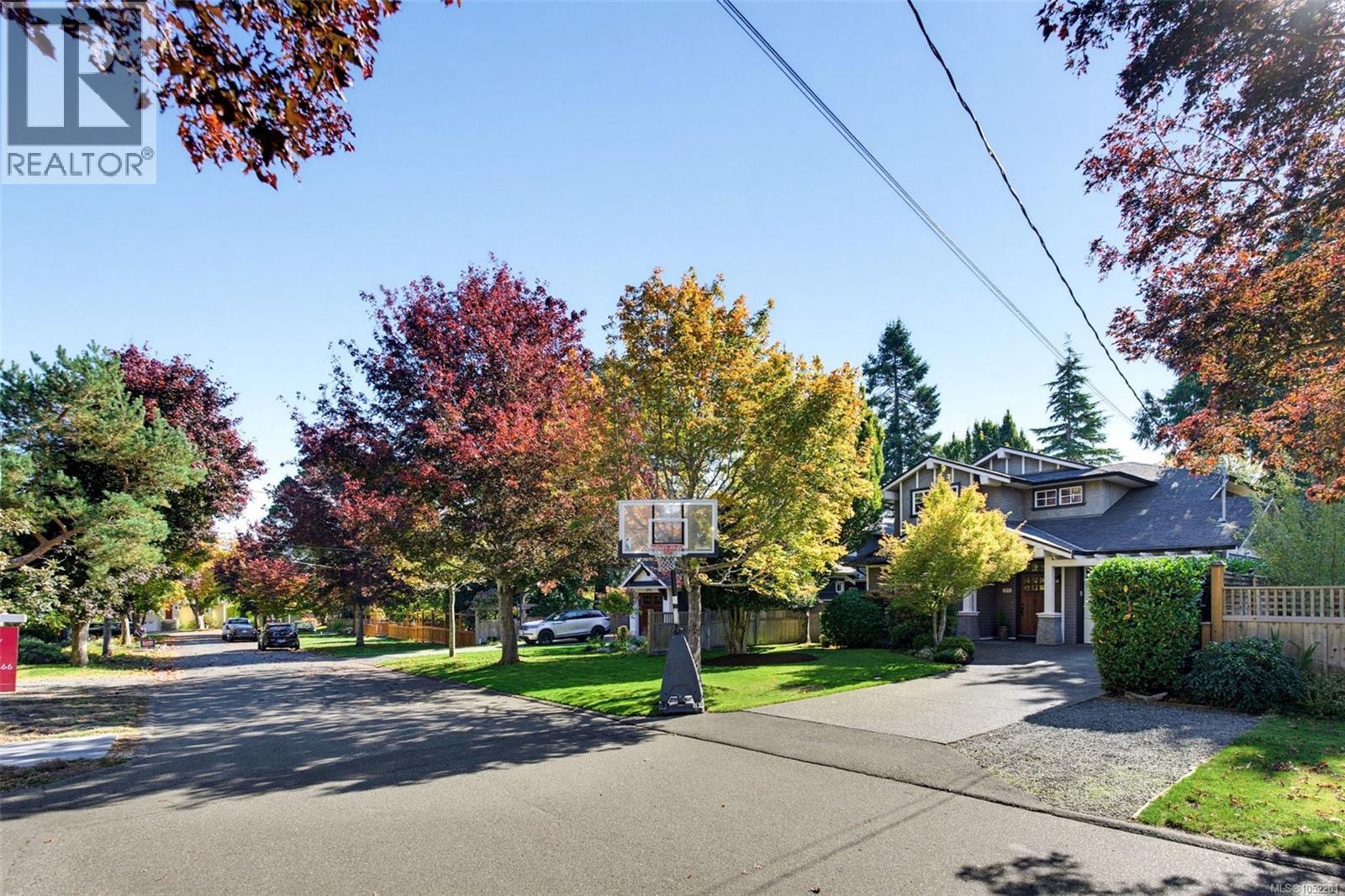  2171 Bartlett Avenue, Oak Bay