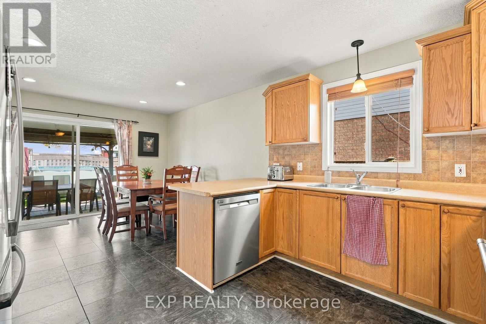 99 STIEFELMEYER Crescent, Wilmot, ON photo 12