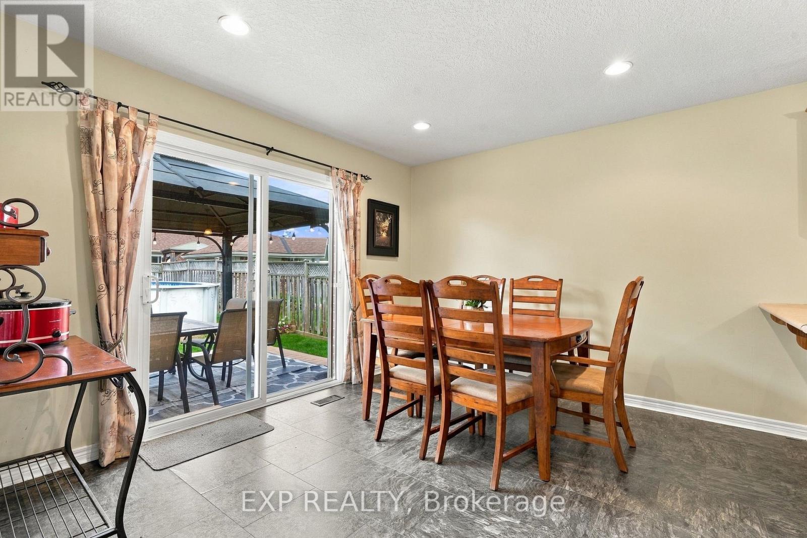 99 STIEFELMEYER Crescent, Wilmot, ON photo 9