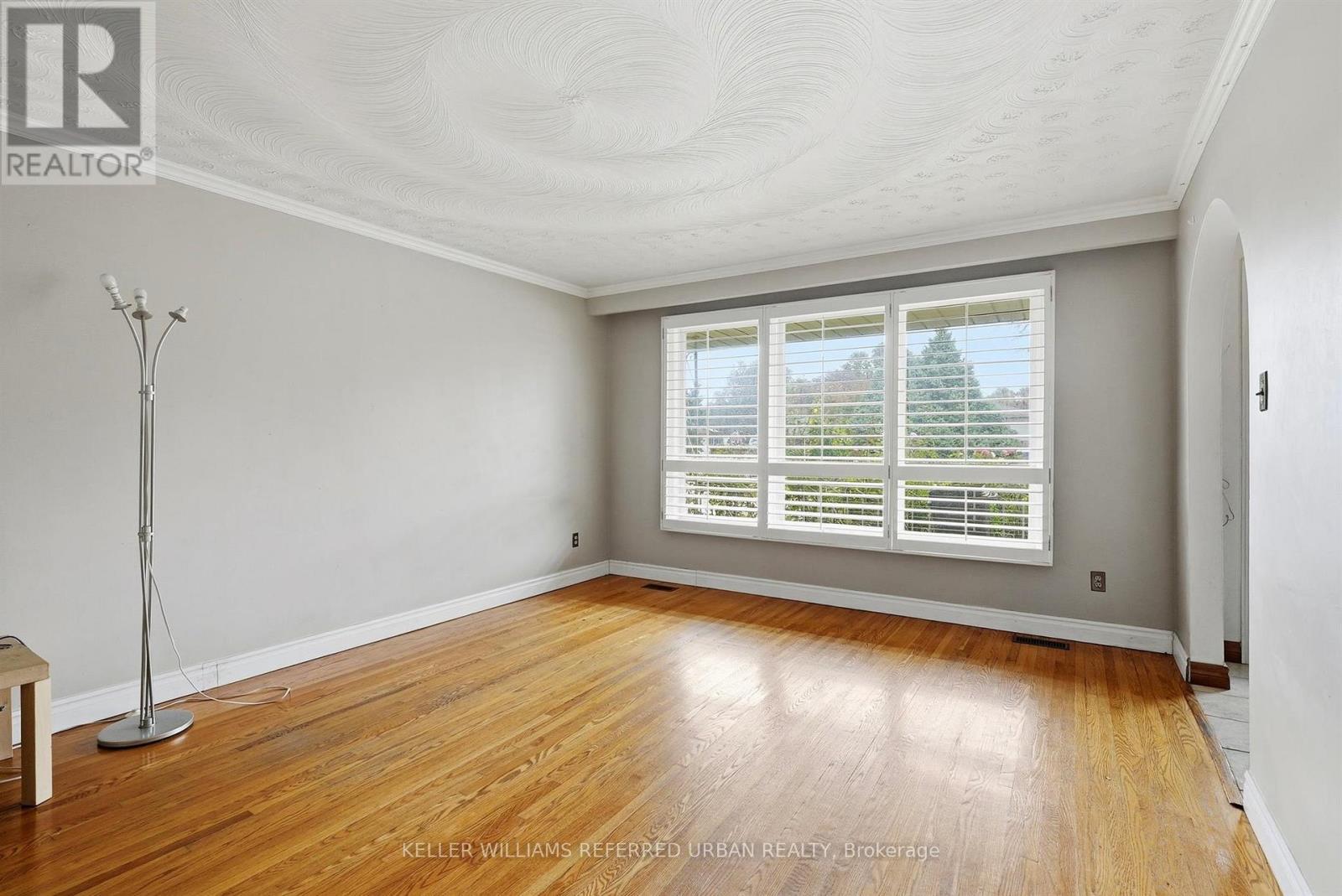 128 HADELAND AVENUE, Hamilton (Fessenden) — photo 3