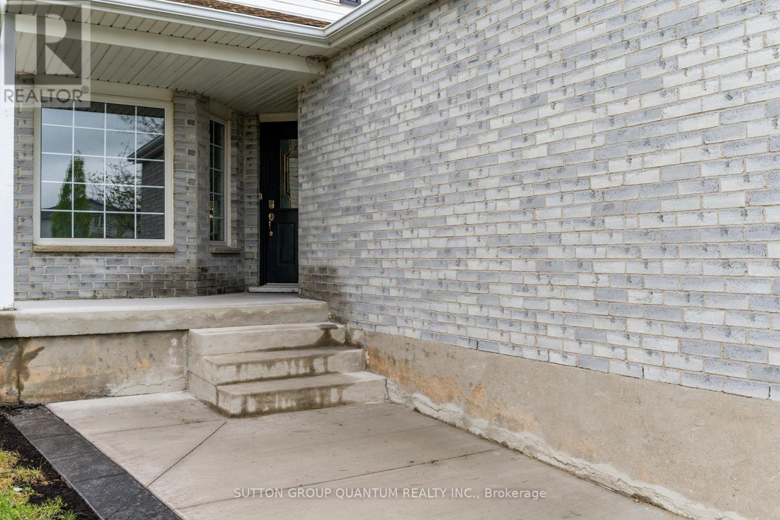 UPPER - 48 WHITE SANDS COURT, Kitchener — photo 2