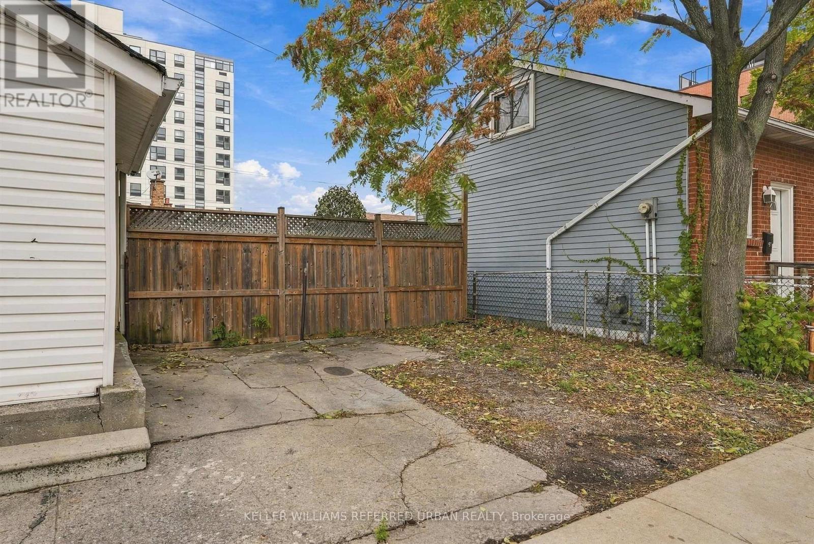 52 CATHCART STREET, Hamilton (Beasley) — photo 2