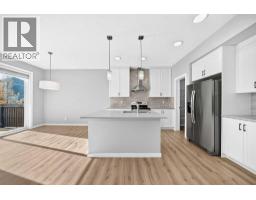 4pc Bathroom - 122 Belmont Crescent Sw, Calgary, AB T2X4N7 Photo 12