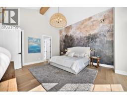 3743 36 Avenue SW - photo 15