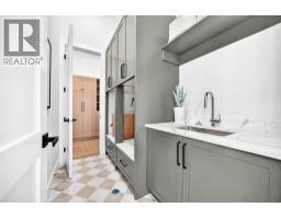 3743 36 Avenue SW - photo 21