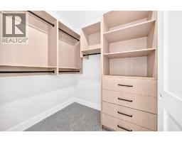 3743 36 Avenue SW - photo 37