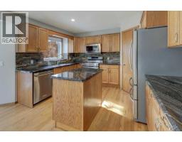 212 Riverview Close SE - photo 5