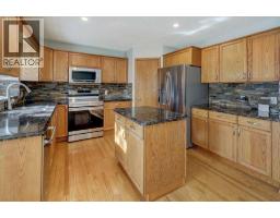 212 Riverview Close SE - photo 4