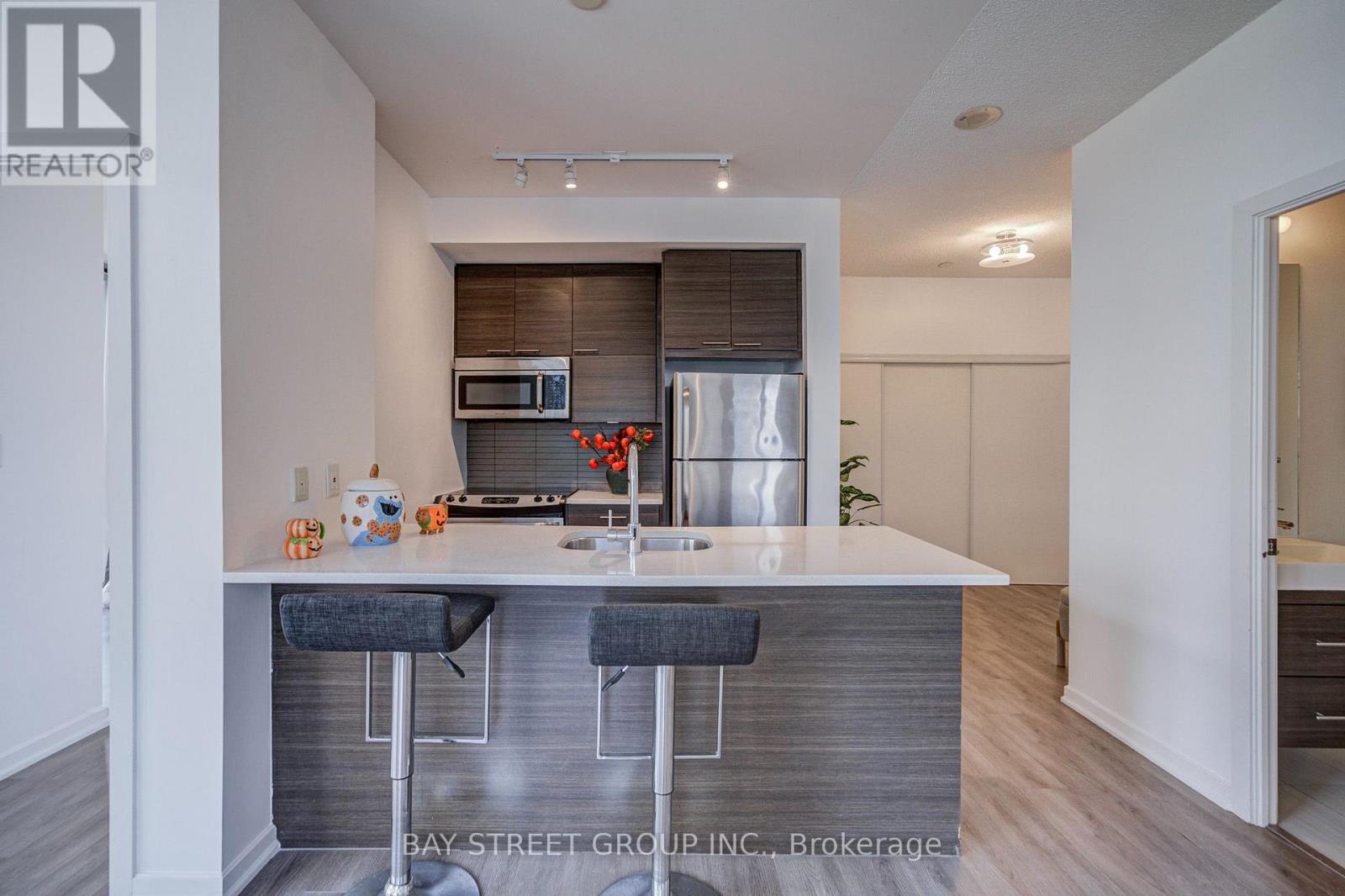 #212 66 FOREST MANOR ROAD - 11