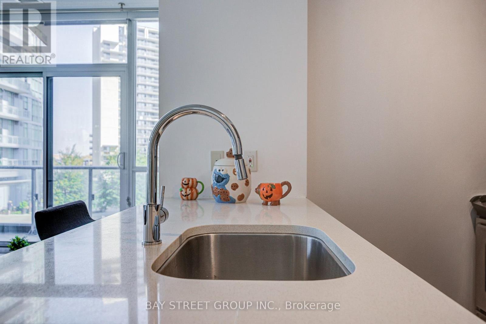 212- 66 Forest Manor Road, Toronto, ON photo 13