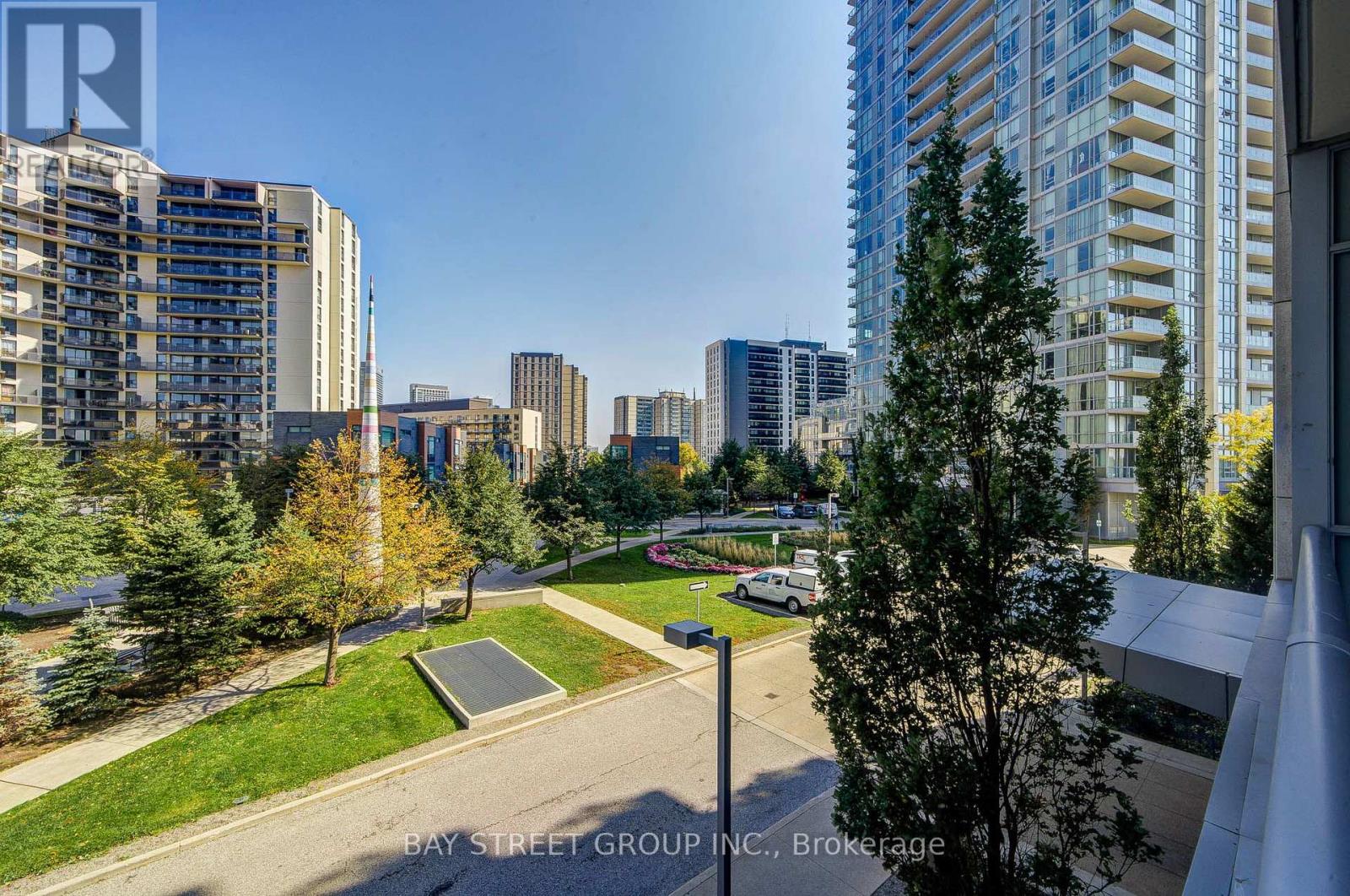 #212 66 FOREST MANOR ROAD - 36