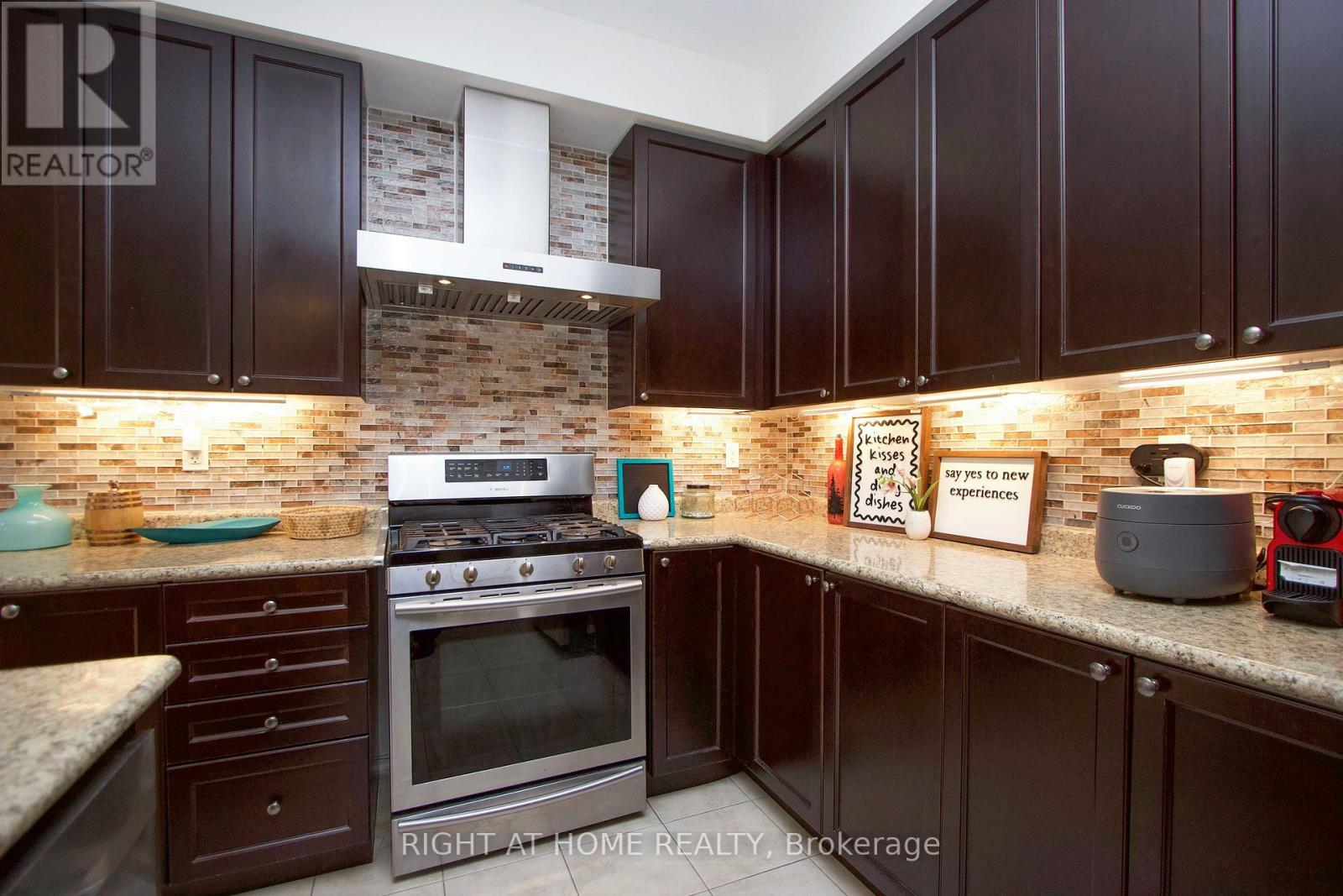 203 LADY ANGELA AVENUE, Oshawa (Windfields) — photo 10