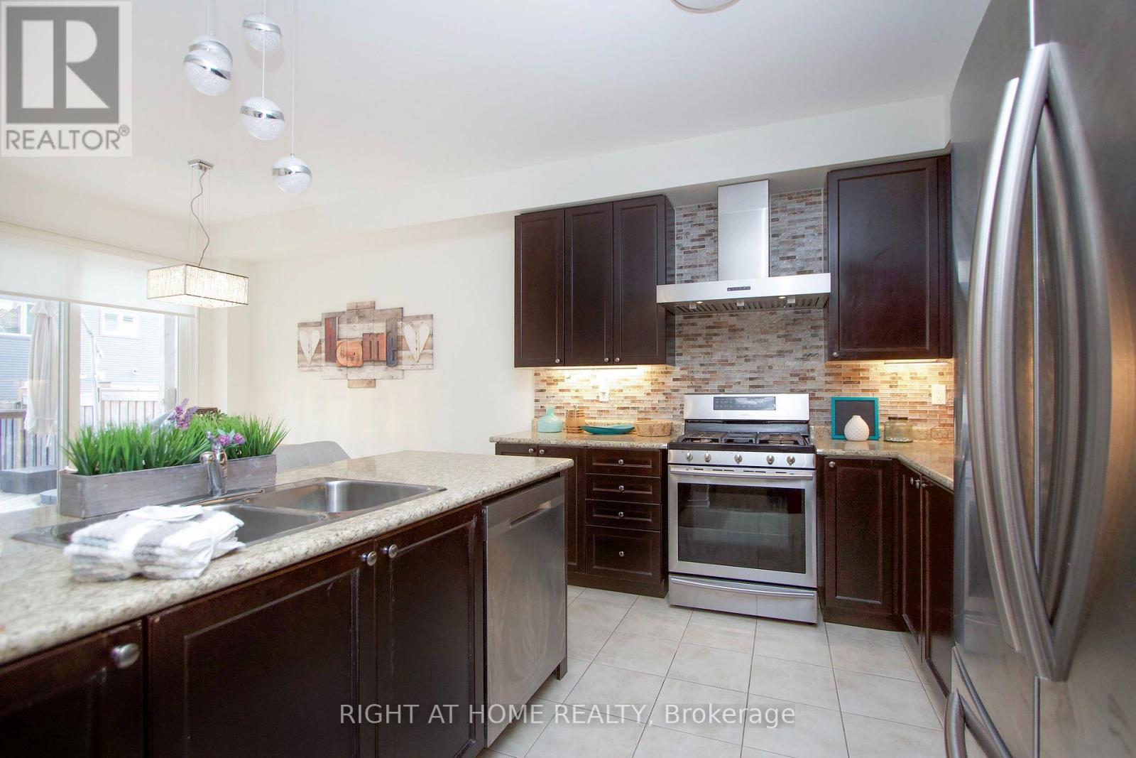 203 LADY ANGELA AVENUE, Oshawa (Windfields) — photo 11