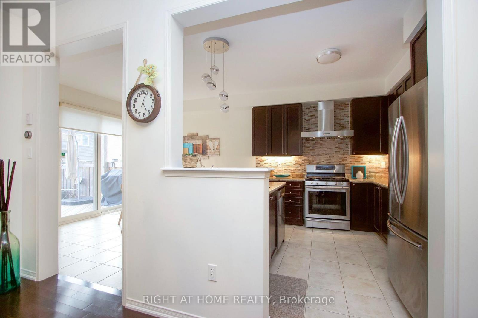 203 LADY ANGELA AVENUE, Oshawa (Windfields) — photo 9