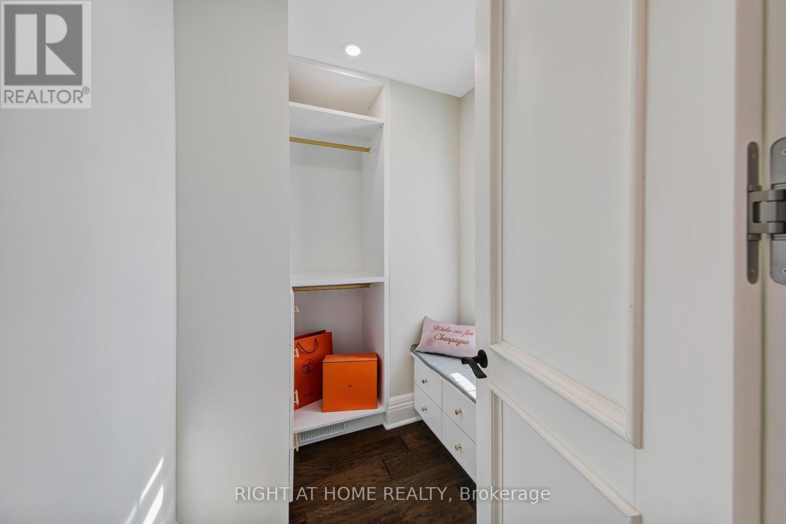 1017 LORNE PARK ROAD - 28