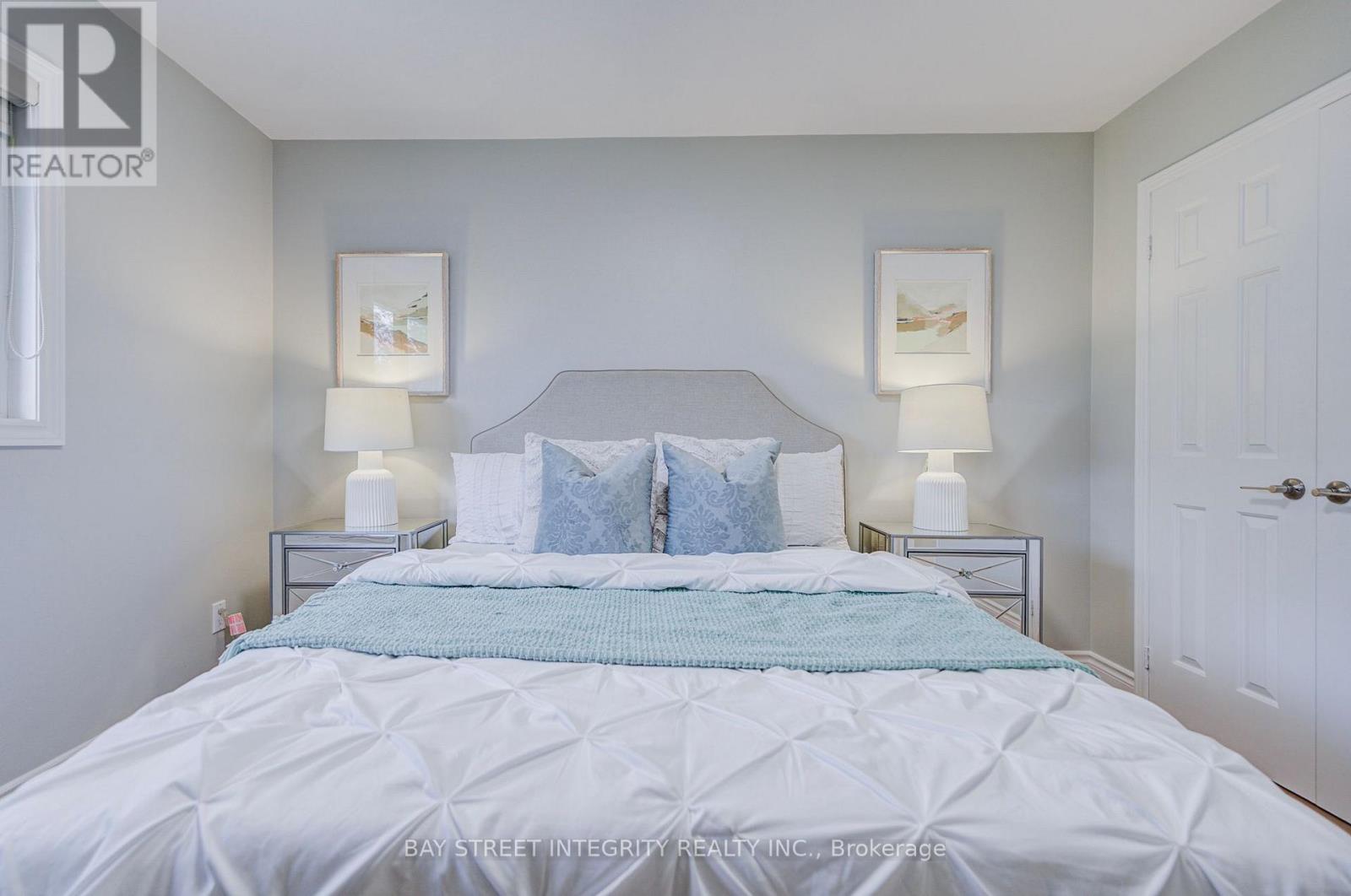 1341 OLD ENGLISH LANE - 35