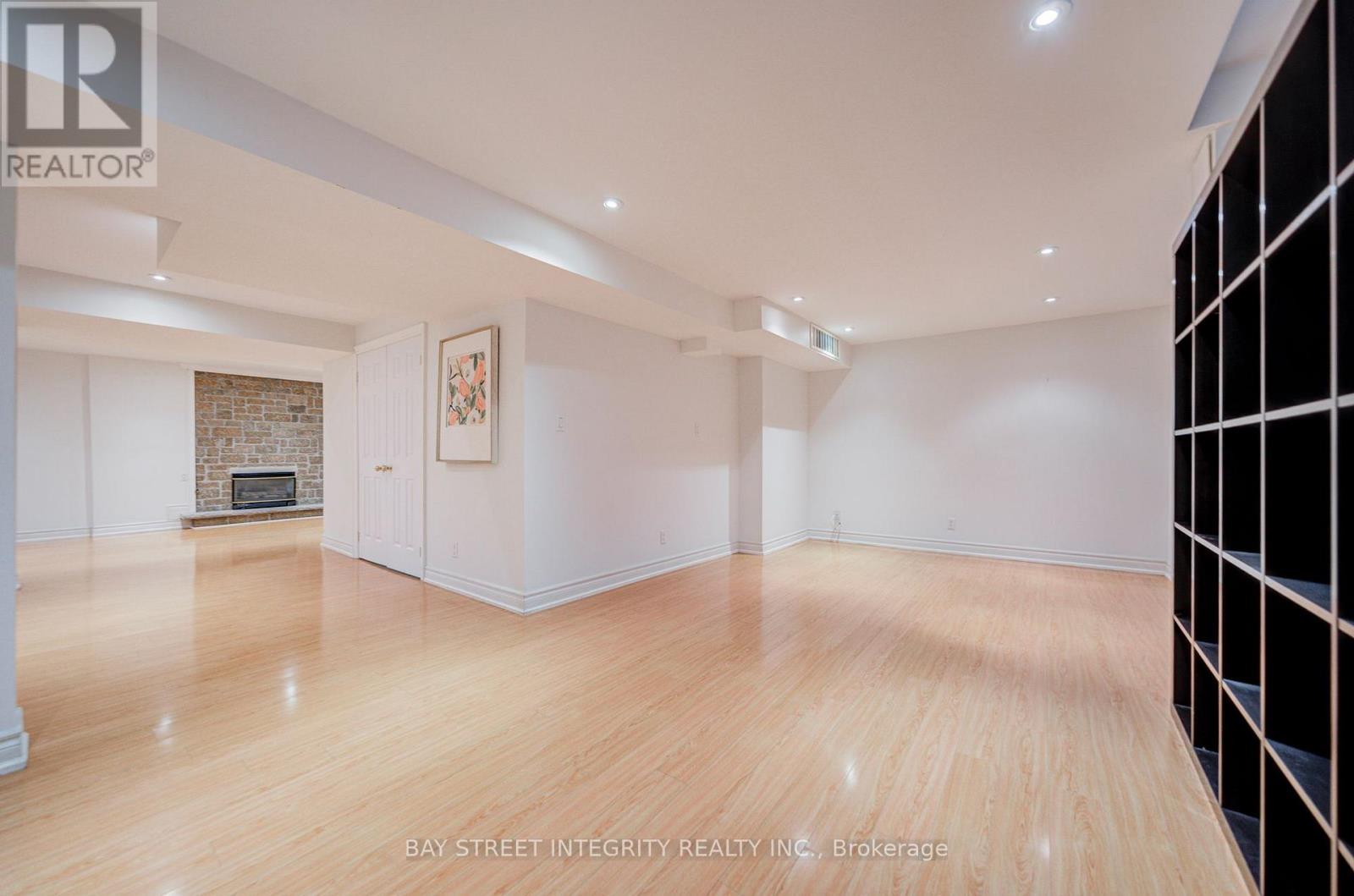 1341 OLD ENGLISH LANE - 44