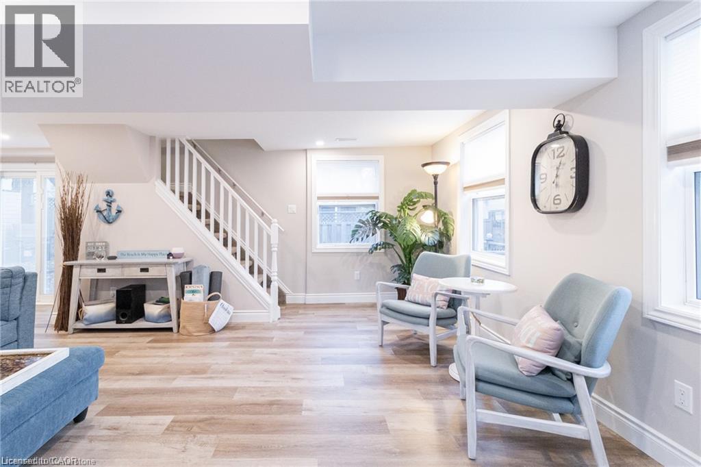 11 Dietrich Crescent — photo 14