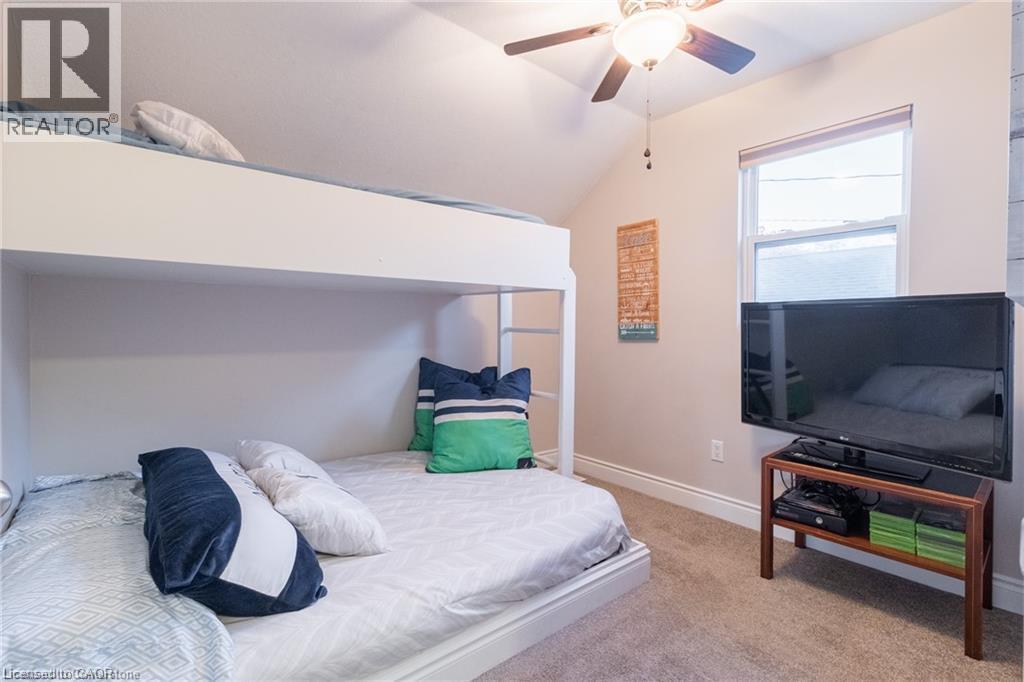 11 Dietrich Crescent — photo 18