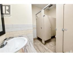 320 South Service Road E, Swift Current, SK S9H3T6 Photo 12