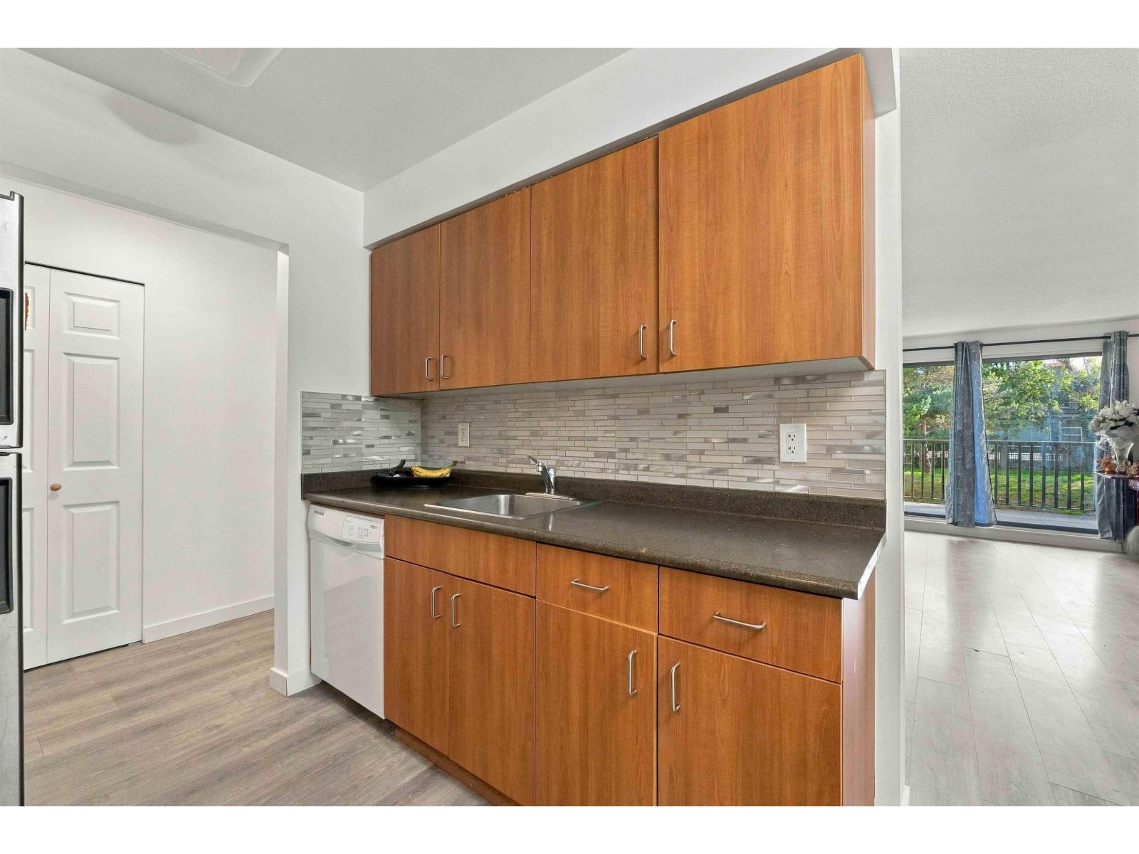 Photo of 106 15288 100 AVENUE 11