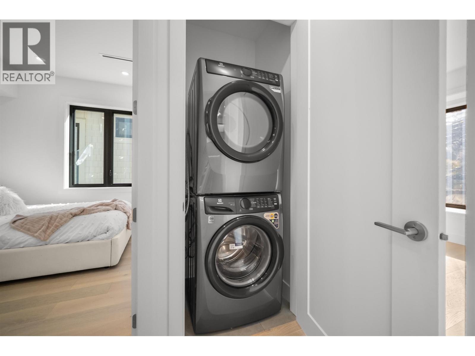 Photo of 411 W 19TH AVENUE 18