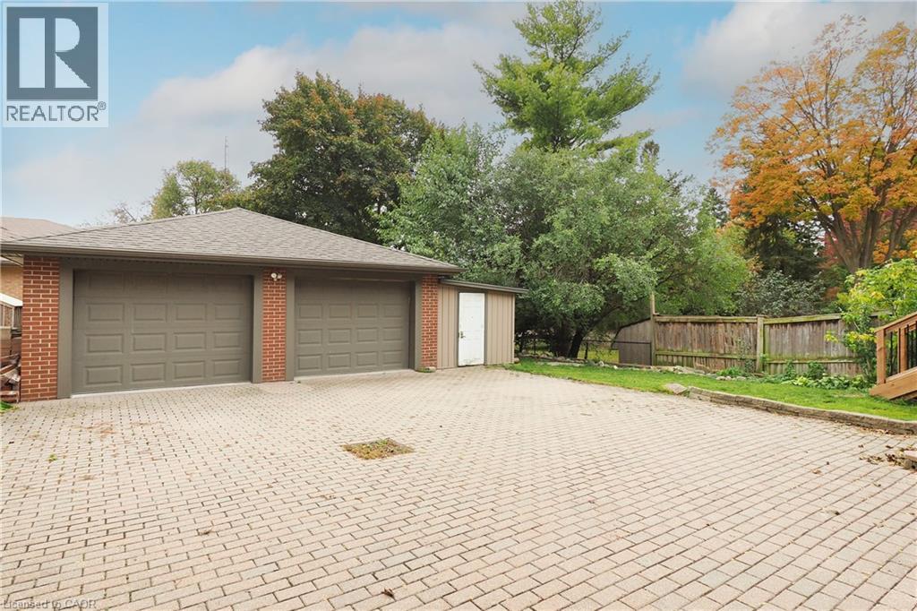 207 SHELDON Avenue N - 38