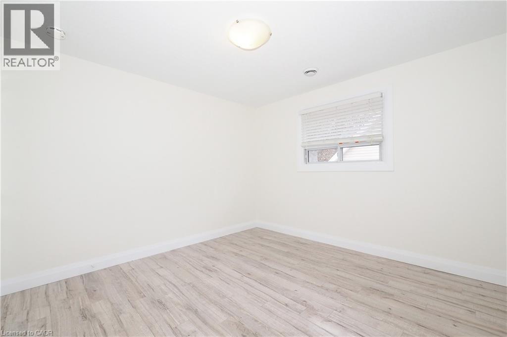 207 SHELDON Avenue N - 30