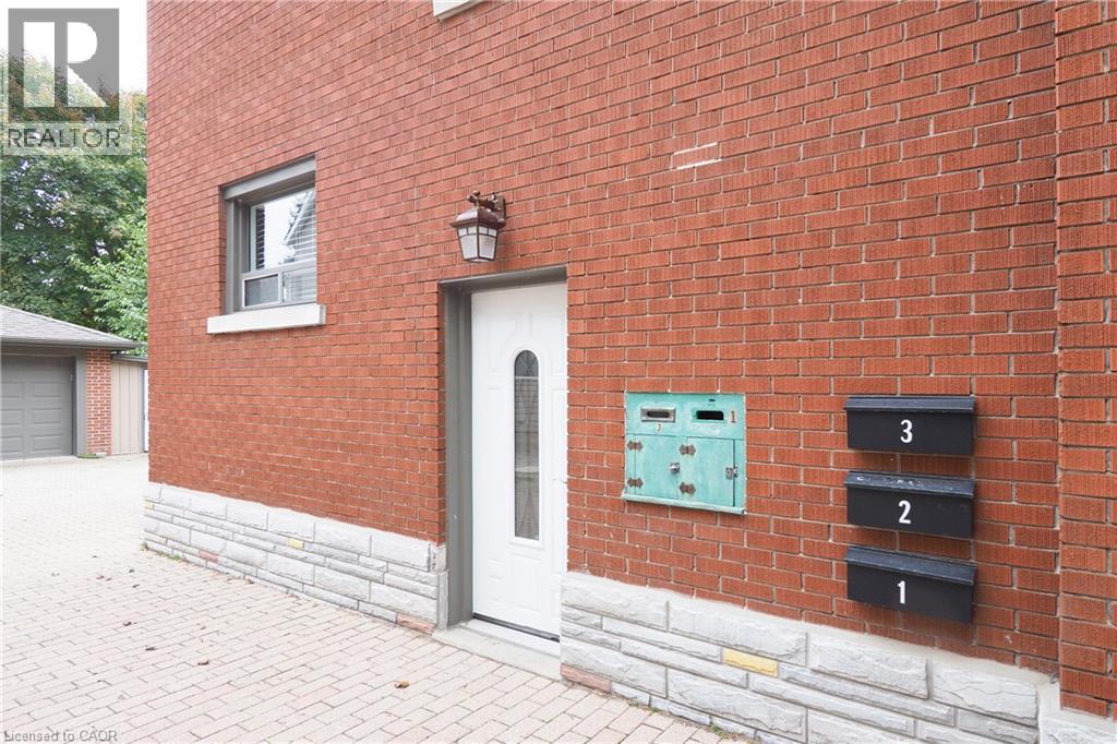 207 SHELDON Avenue N - 40