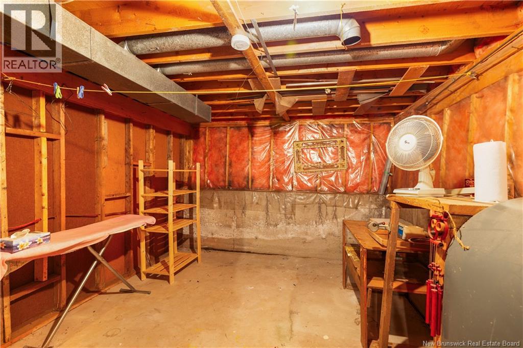 27 Brewster Street - 32