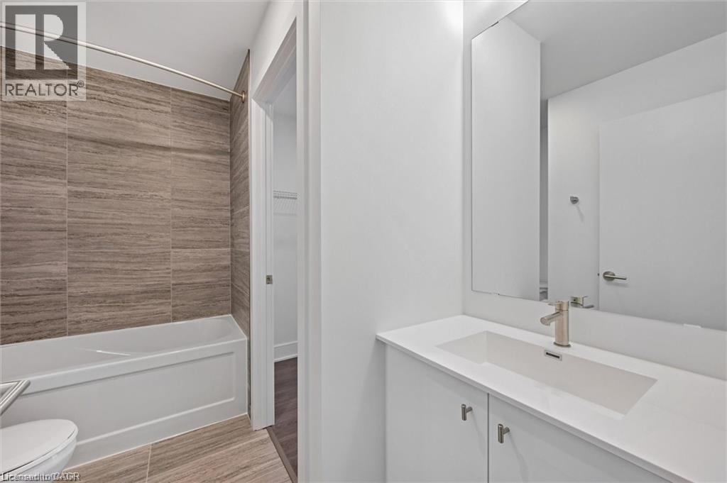 25 Wellington Street South — photo 17