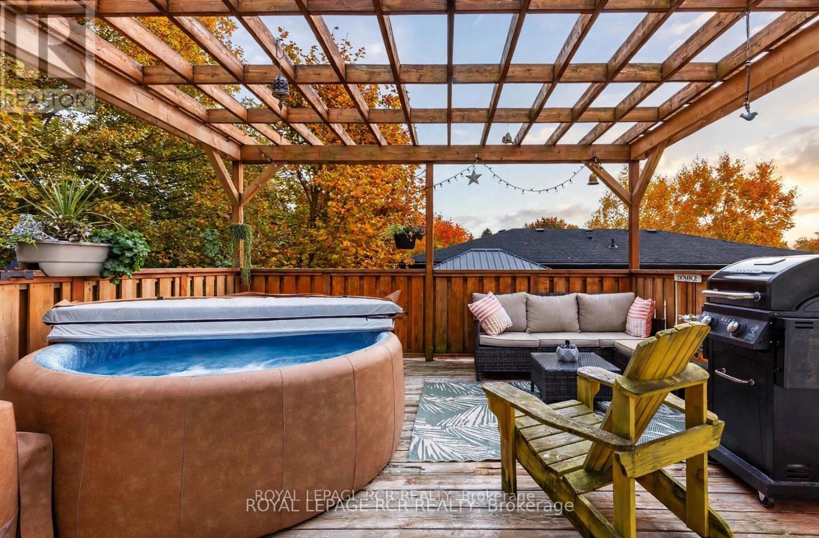 56 WILSON CRESCENT - 32