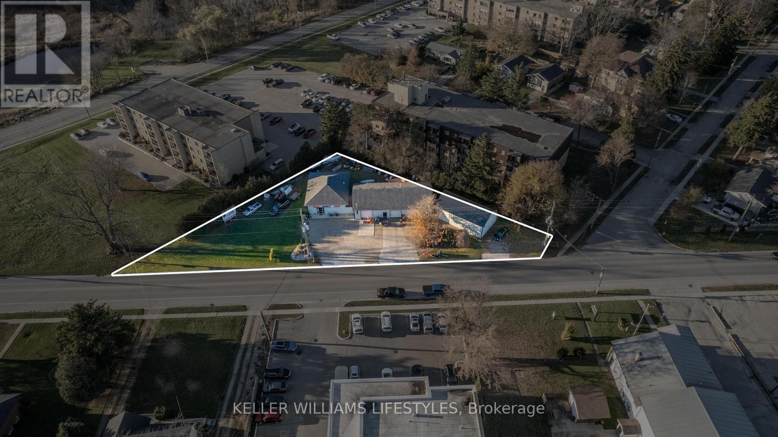 281 Metcalfe Street West — photo 1