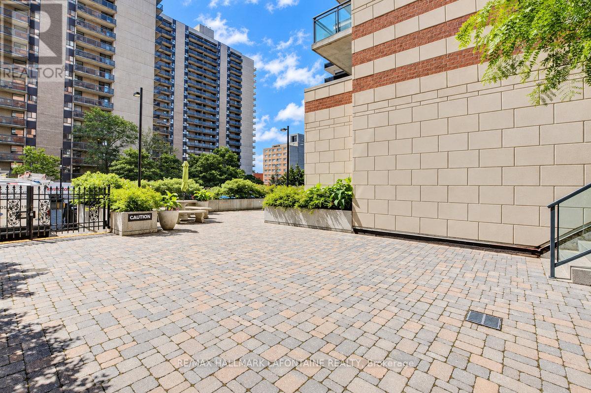 570 Laurier Avenue West — photo 38