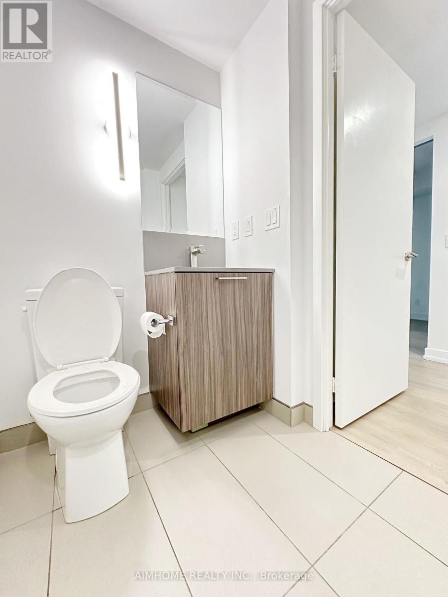 19 Western Battery Road — photo 10
