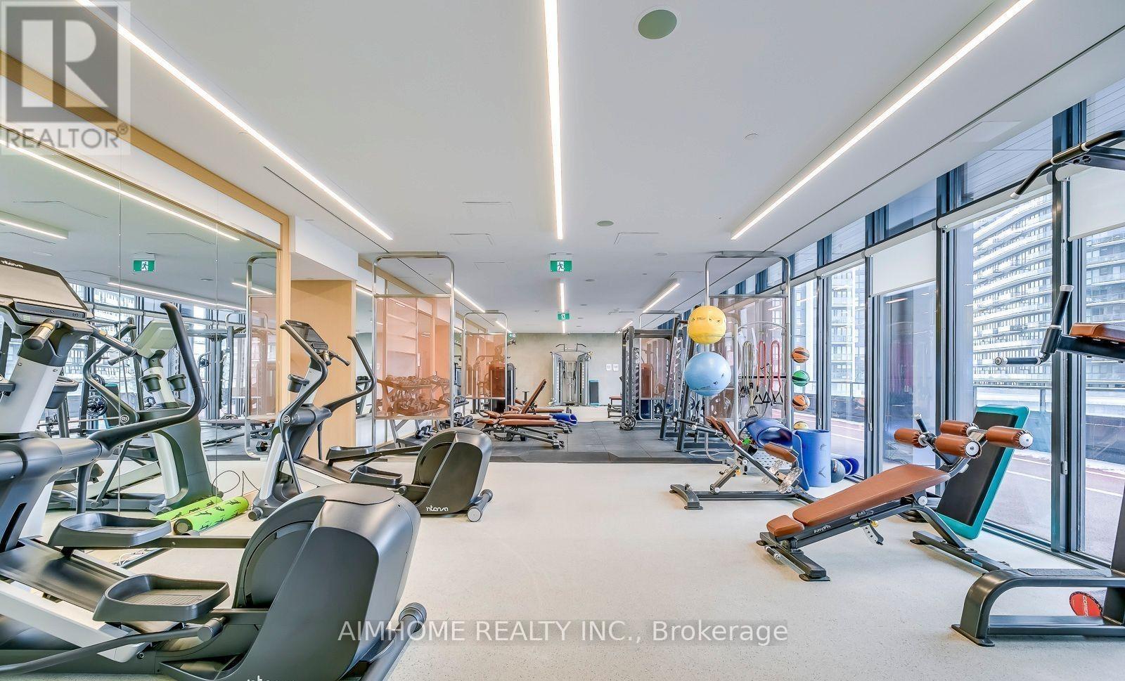 19 Western Battery Road — photo 13