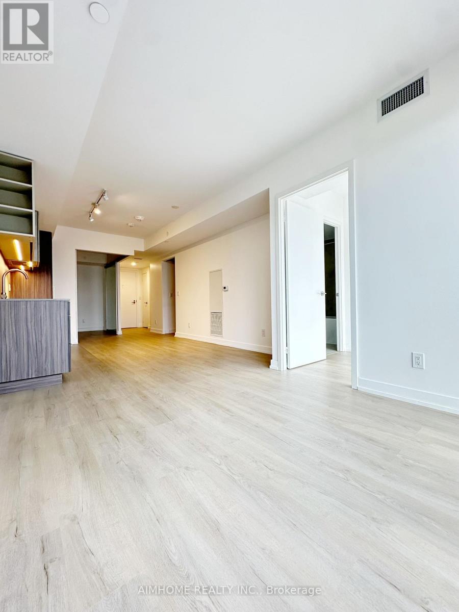 19 Western Battery Road — photo 4