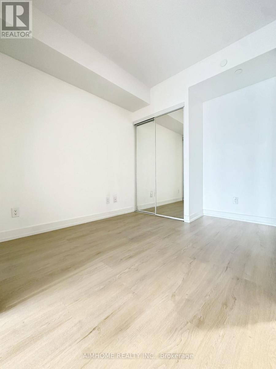 19 Western Battery Road — photo 8