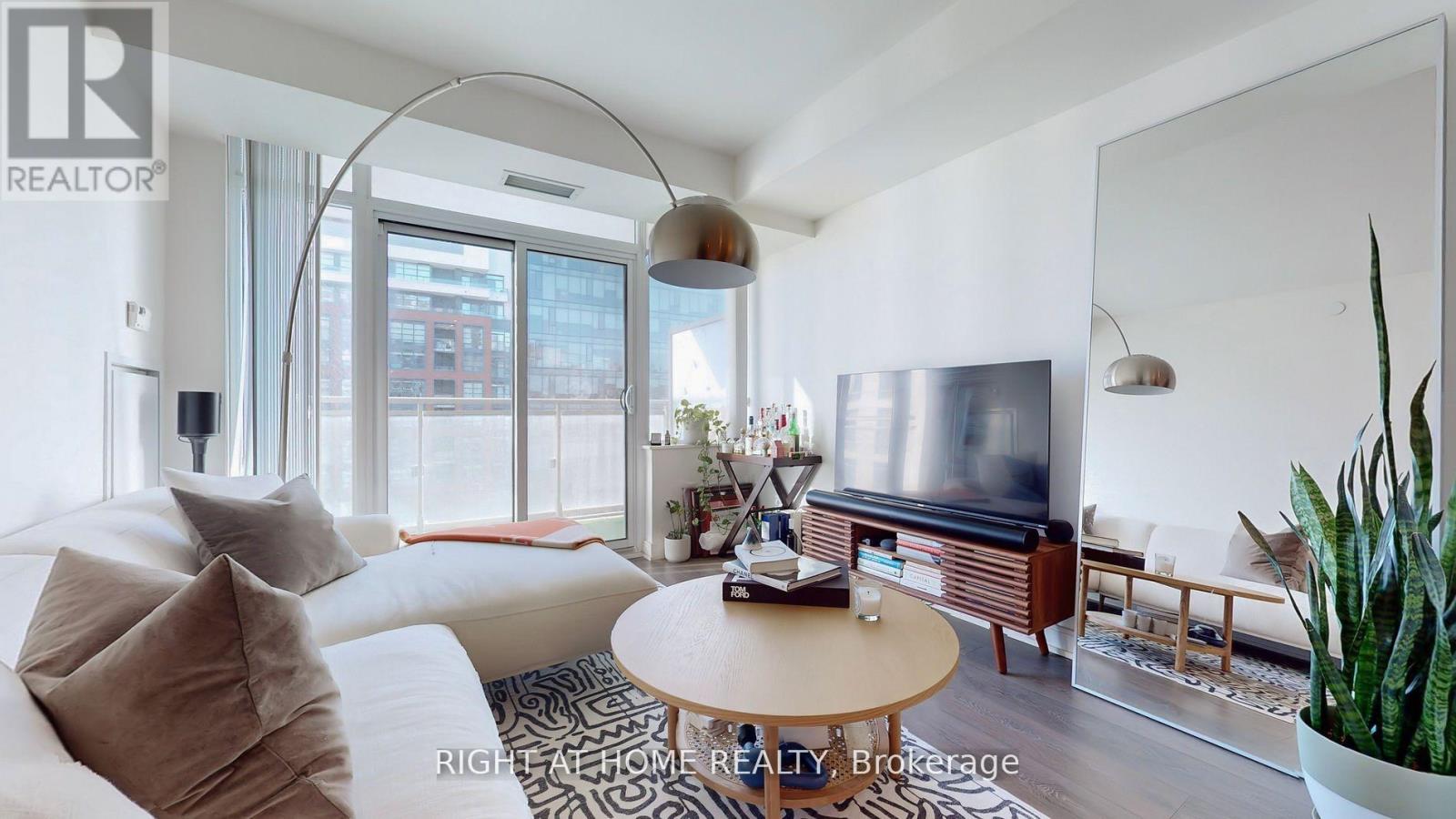 Photo of 525 Adelaide Street