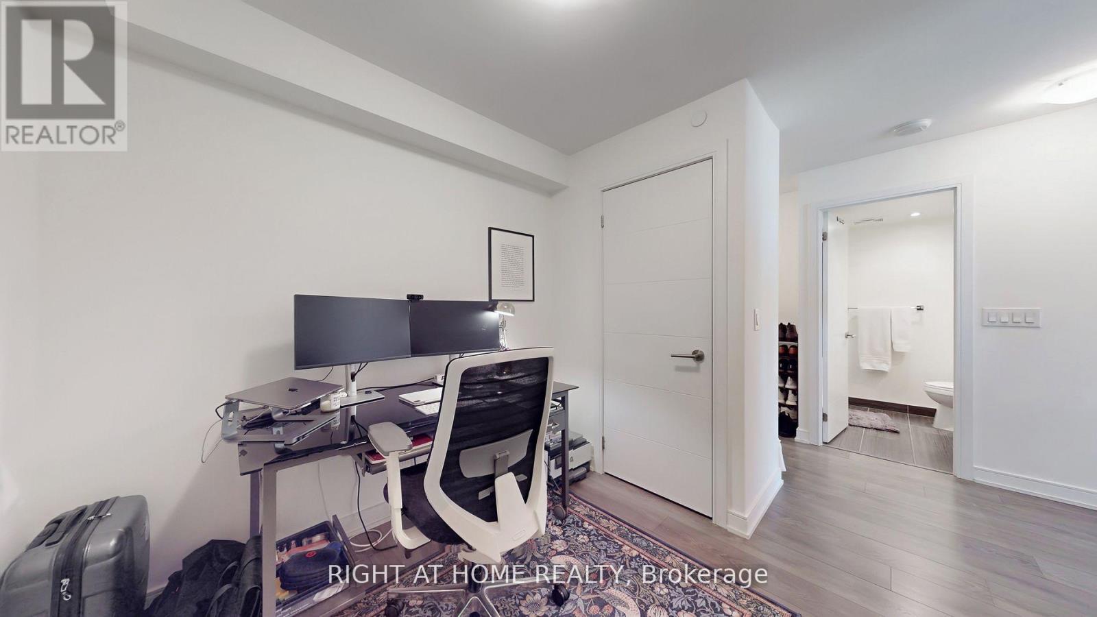 525 Adelaide Street West — photo 11